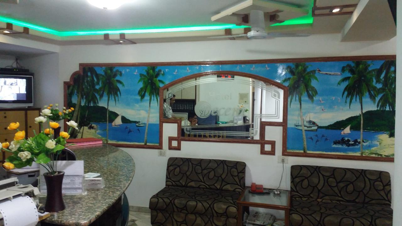 Hotel Decent Surate Exterior foto